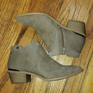 Vera Wang ankle boots